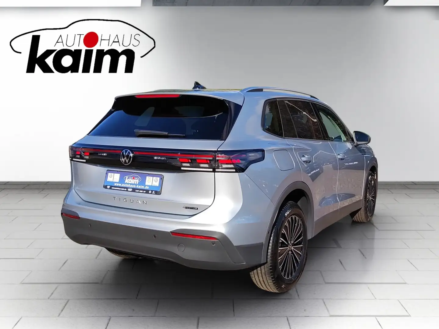 Volkswagen Tiguan 2.0 TDI  Life 4Motion DSG+LED+AHK+ACC+Rückfahrkame Silber - 2
