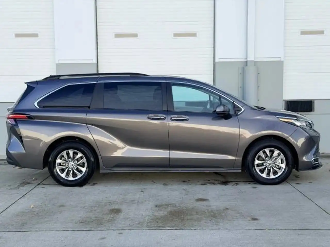 Toyota Sienna снимка Toyota Sienna