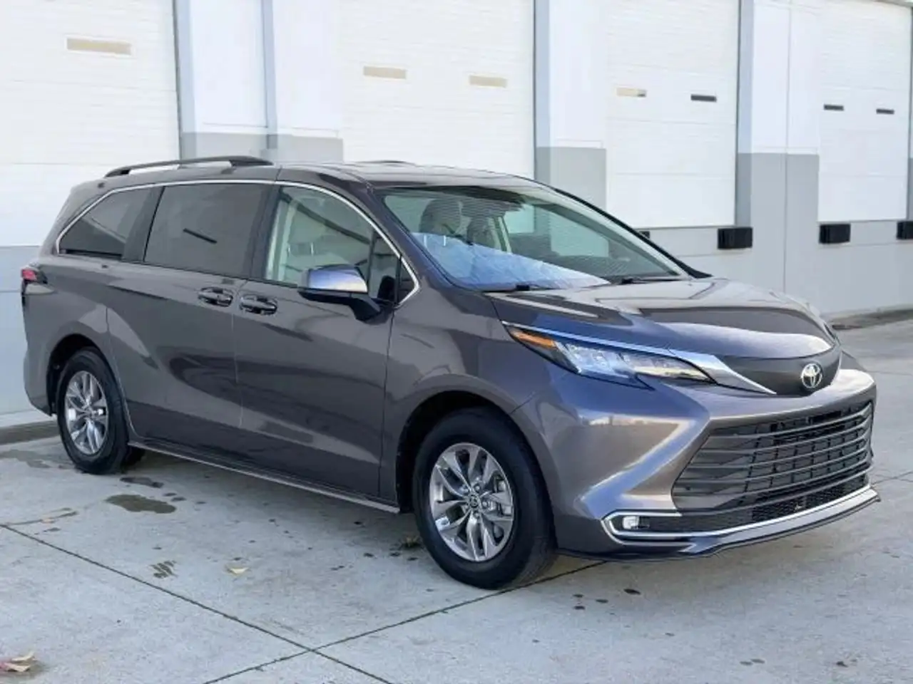 Toyota Sienna снимка Toyota Sienna