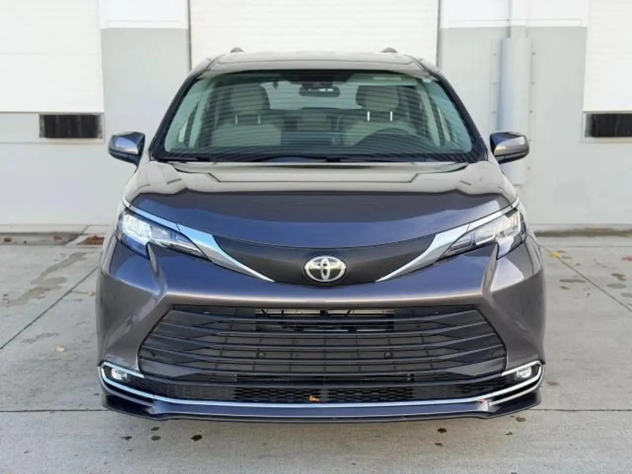 Toyota Sienna снимка Toyota Sienna