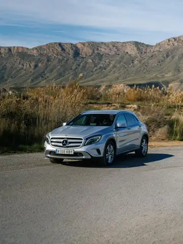 Mercedes-Benz GLA 200 200d Urban 7G-DCT