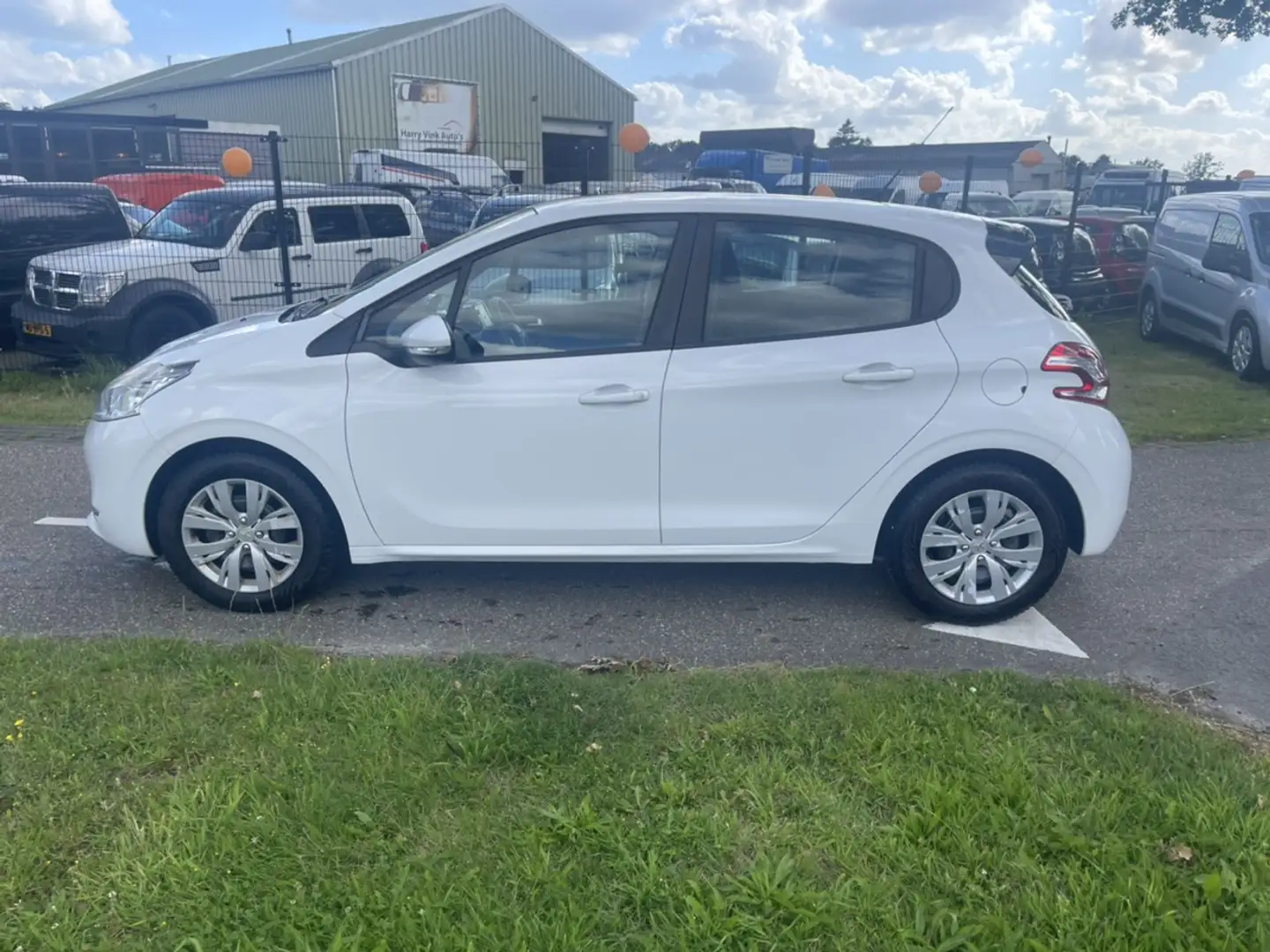 Peugeot 208 1.2 VTi Blue Lease | Navigatie | 5 Deurs | Airco | Blanc - 2