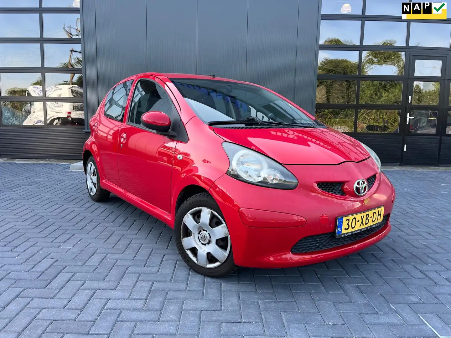 Toyota Aygo 1.0-12V + NL.Auto/Airco/5Deurs/Elc.pakket/ apk 01- Rood - 1