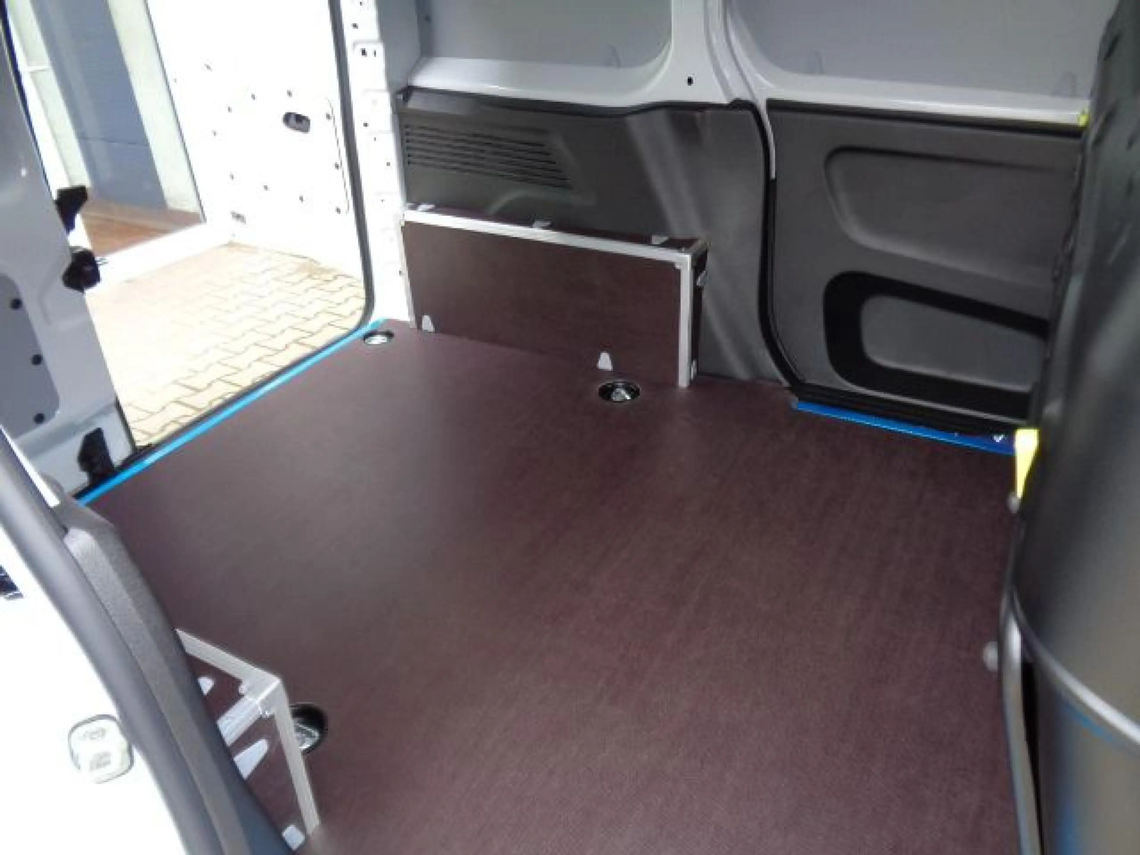 Peugeot Partner L1H1/M M+S Reifen, SH, RFK — photo 10