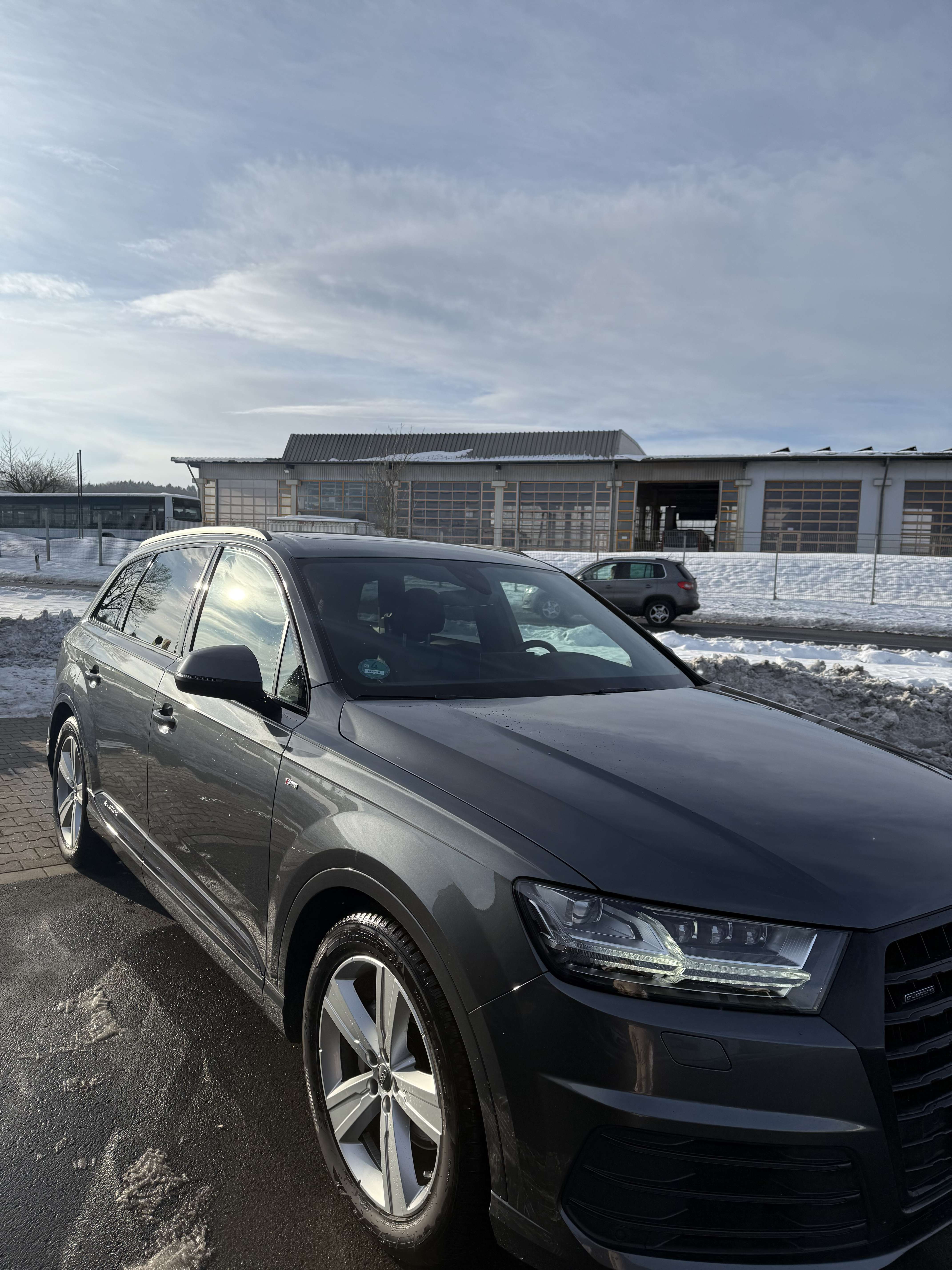 Second hand Audi Q7 3.0