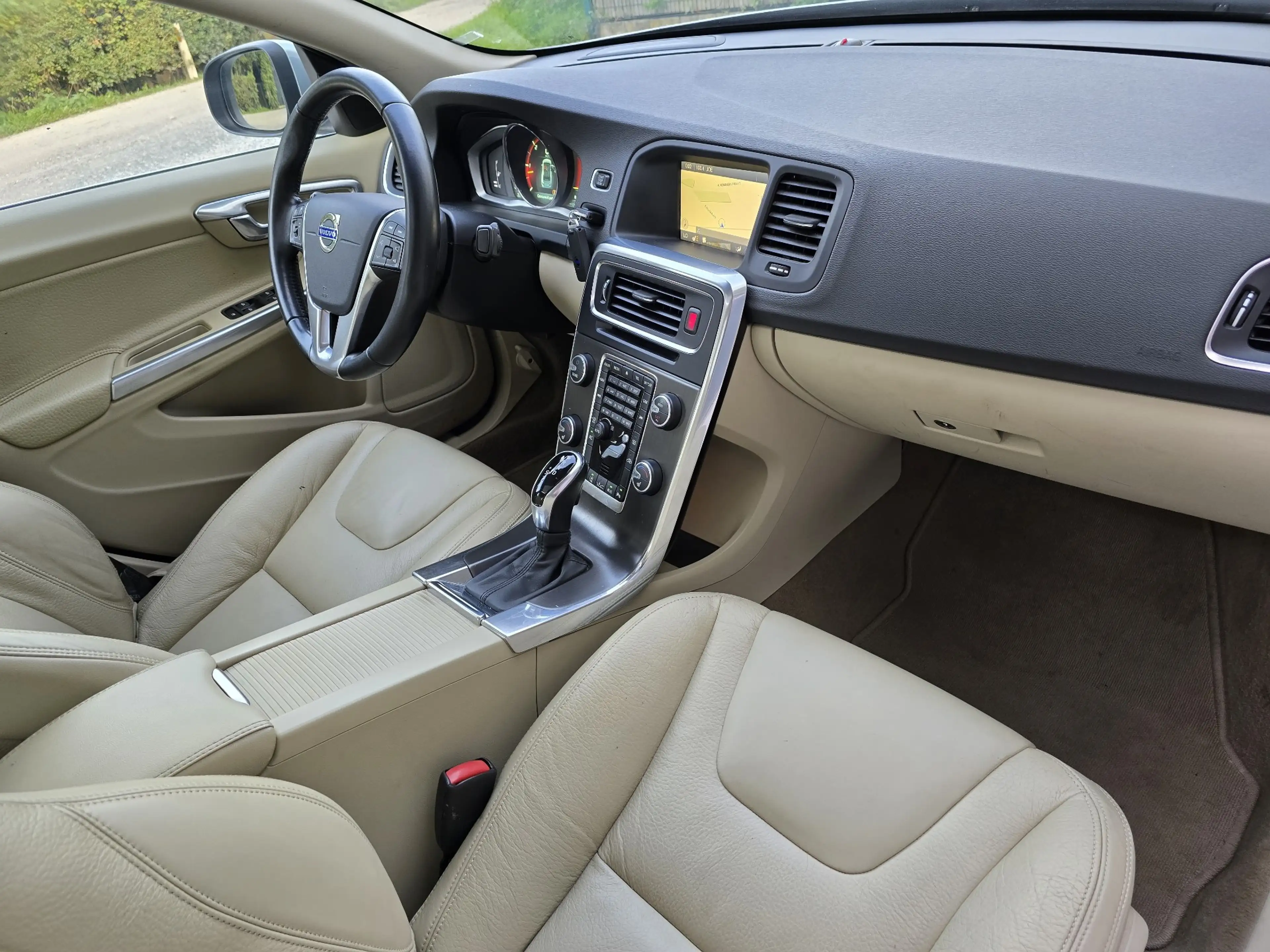 Volvo S60 2.4 D5 4WD (215ch) GEARTRONIC SUMMUM 2013 102461km — photo 10