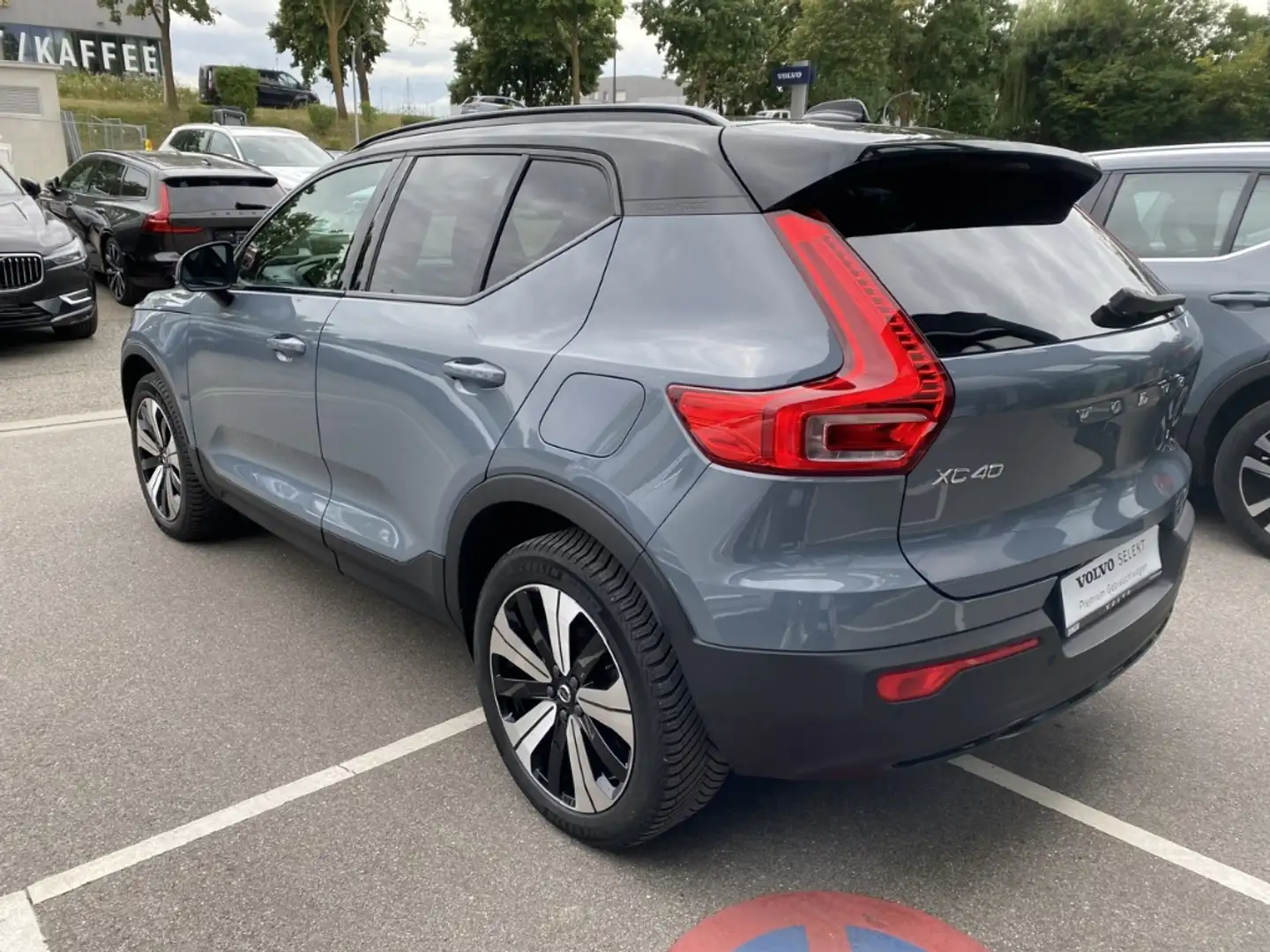 Volvo XC40 Plus Recharge Pure Electric StandHZG Digitales Coc Grau - 2