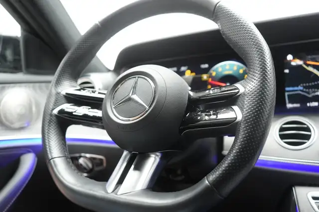 Mercedes-Benz 300 view 16