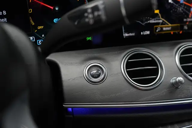 Mercedes-Benz 300 view 30