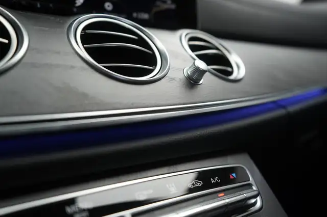 Mercedes-Benz 300 view 27