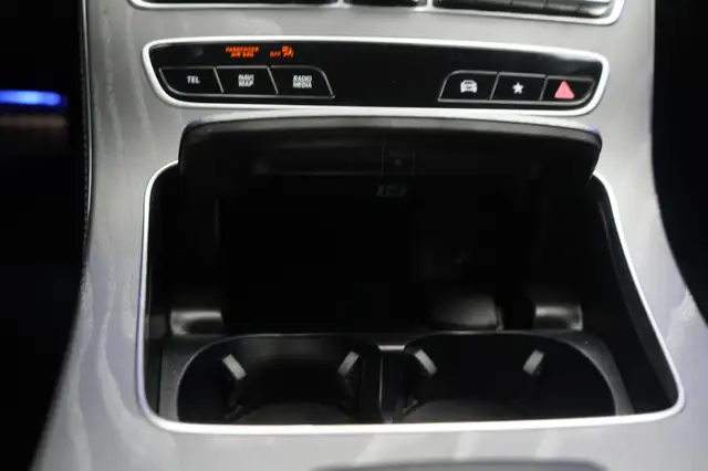 Mercedes-Benz 300 view 26