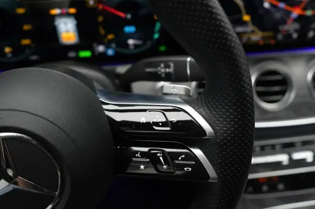 Mercedes-Benz 300 view 29