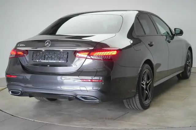 Mercedes-Benz 300 view 4
