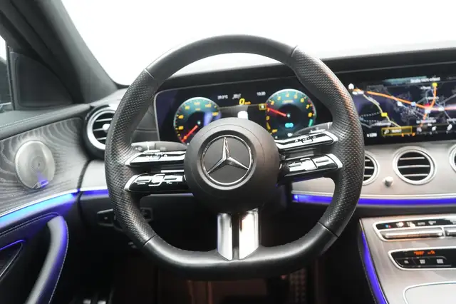Mercedes-Benz 300 view 15