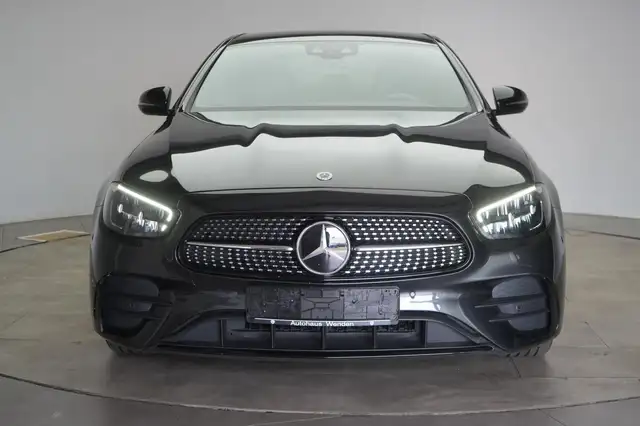 Mercedes-Benz 300 view 2