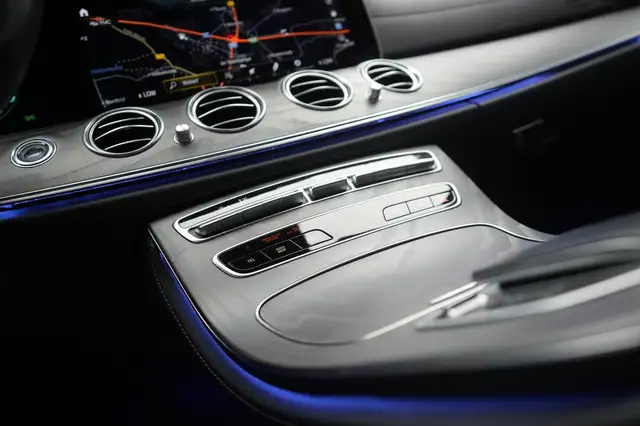 Mercedes-Benz 300 view 25