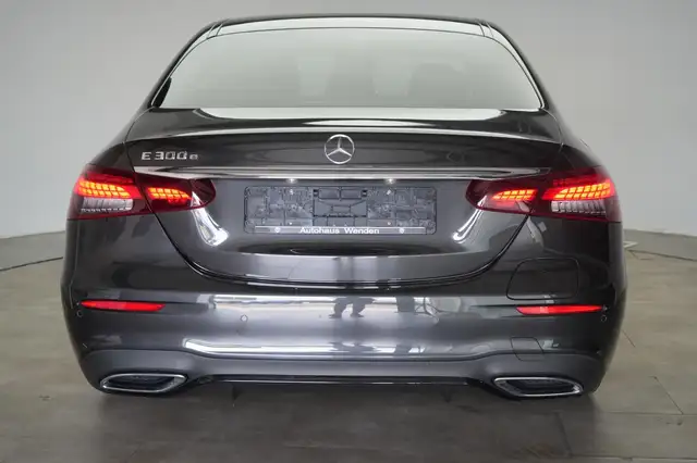 Mercedes-Benz 300 view 5