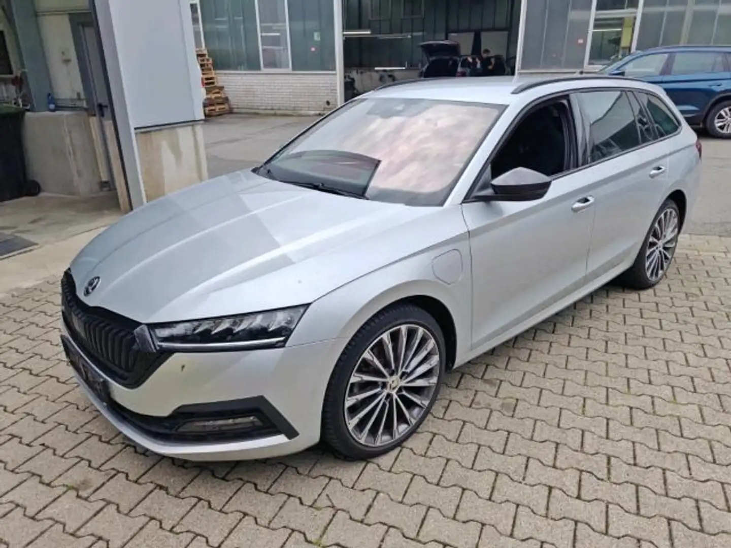Skoda Octavia Combi 1.4 iV SPORTPAKET CANTON LM19 Silber - 2