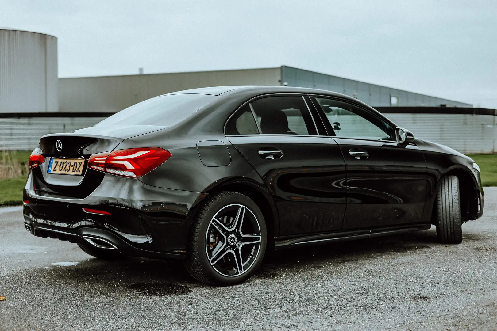 Mercedes-Benz A 250 250e Premium Plus AMG Noir - 2