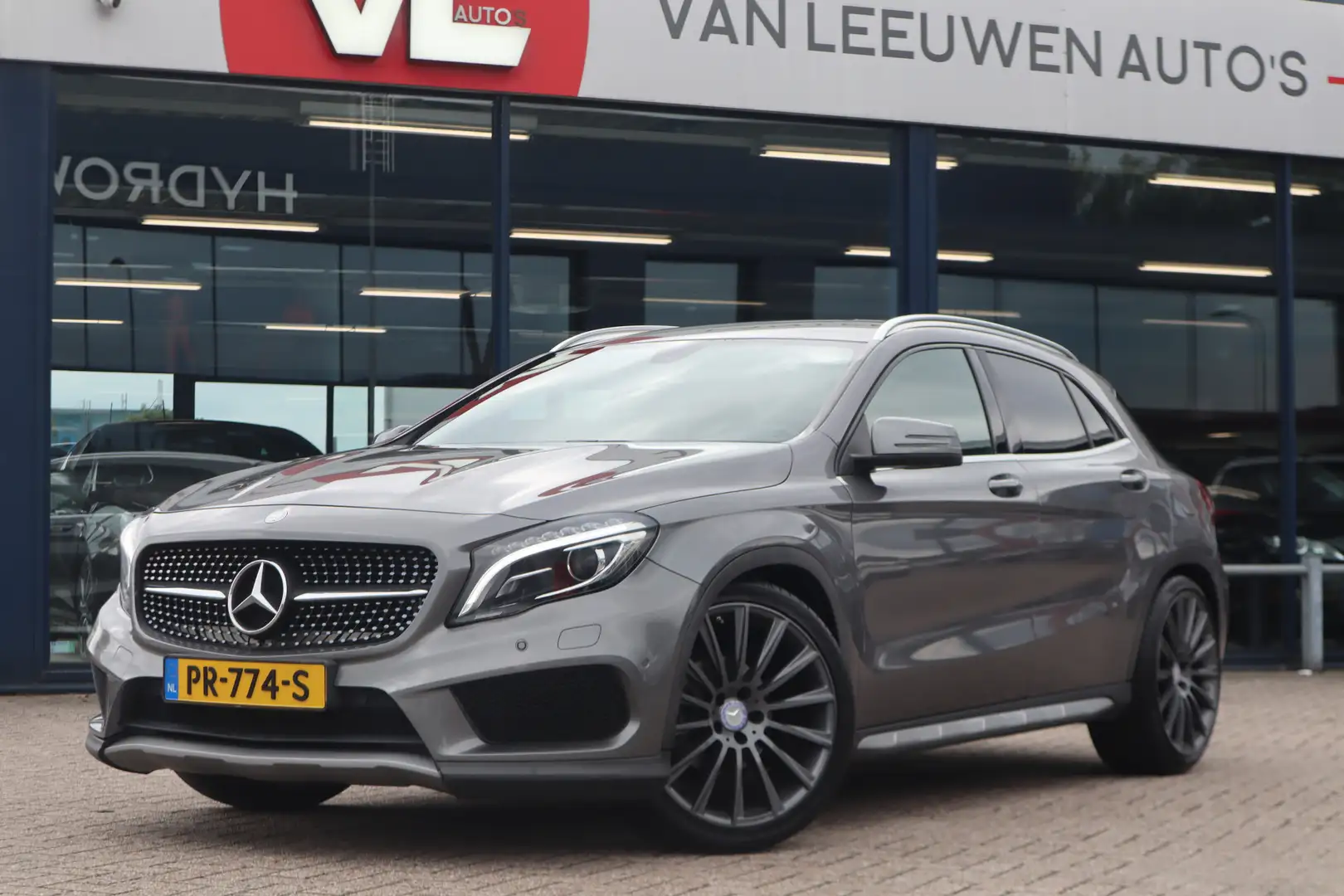 Mercedes-Benz GLA 200 Edition 1 | Automaat | Trekhaak | Stoelverwarming Grijs - 1