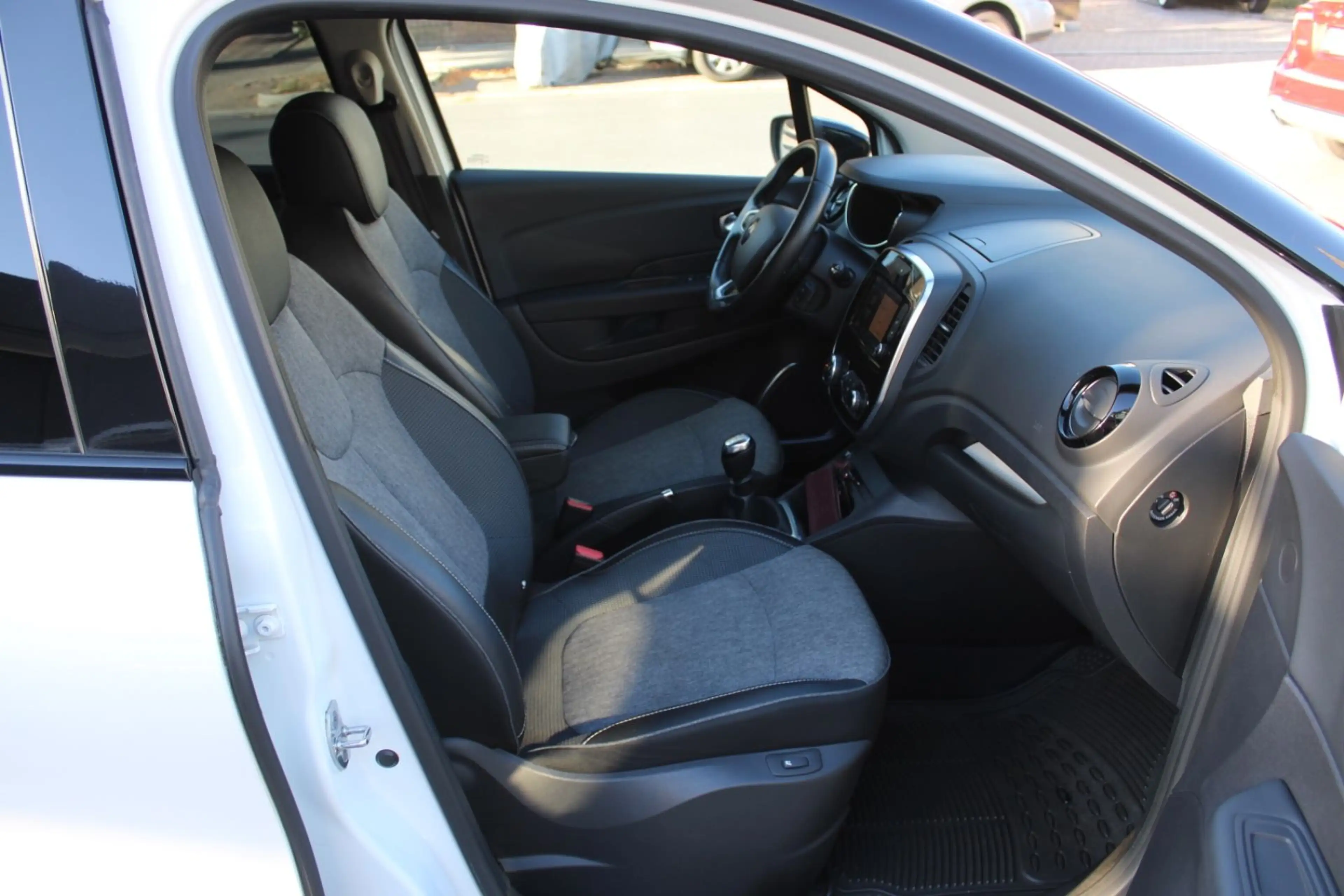 Renault Captur 1.3 Intens*RFK*NAVI*MFL*TEMPOMAT*TOP! — photo 5
