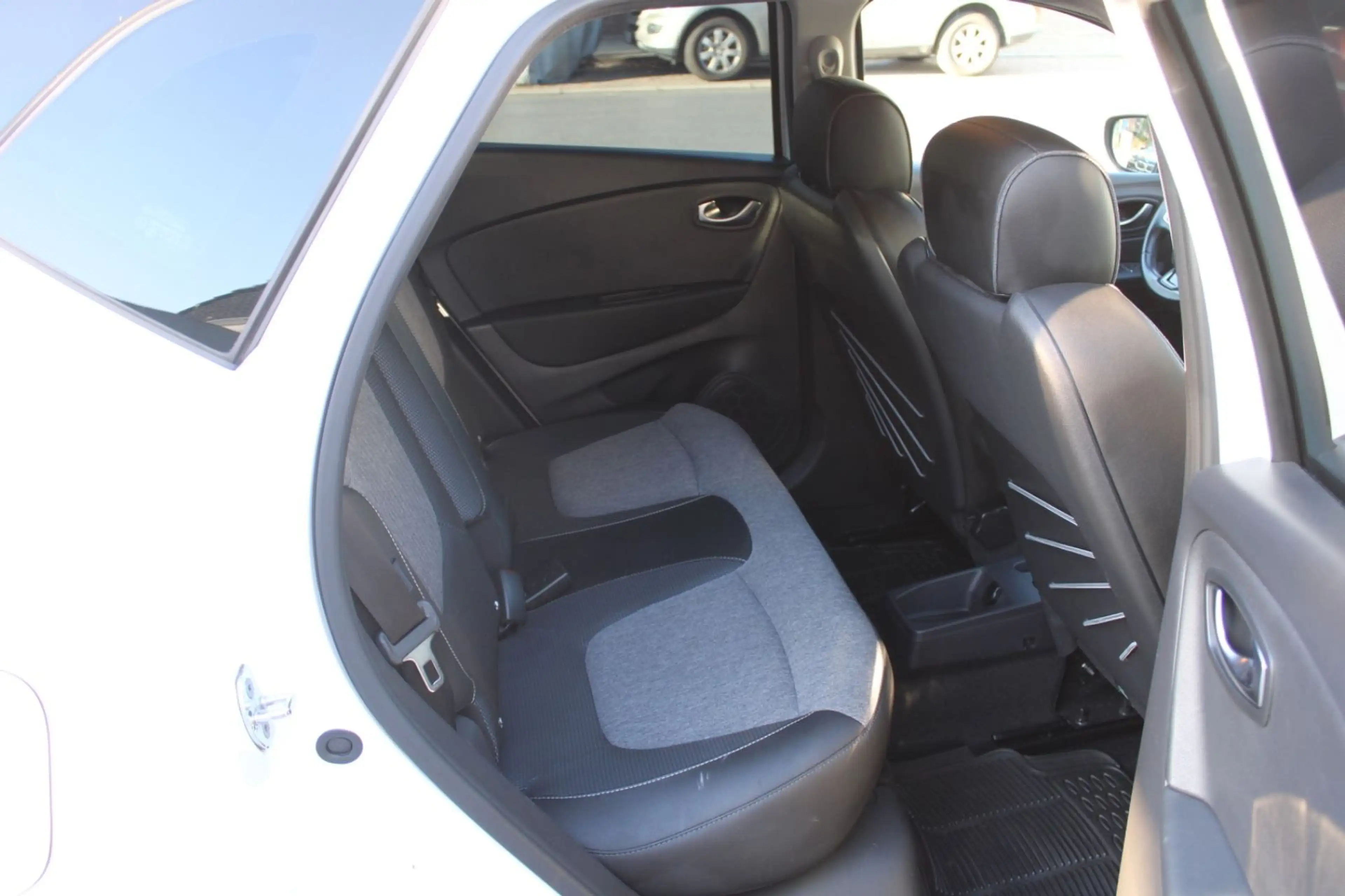 Renault Captur 1.3 Intens*RFK*NAVI*MFL*TEMPOMAT*TOP! — photo 6