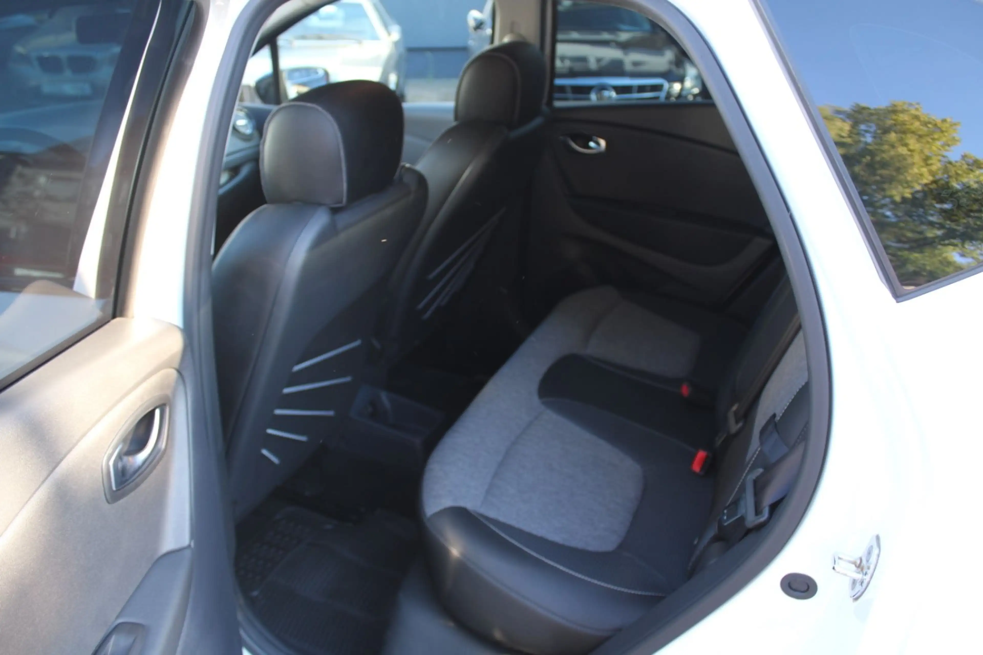 Renault Captur 1.3 Intens*RFK*NAVI*MFL*TEMPOMAT*TOP! — photo 13
