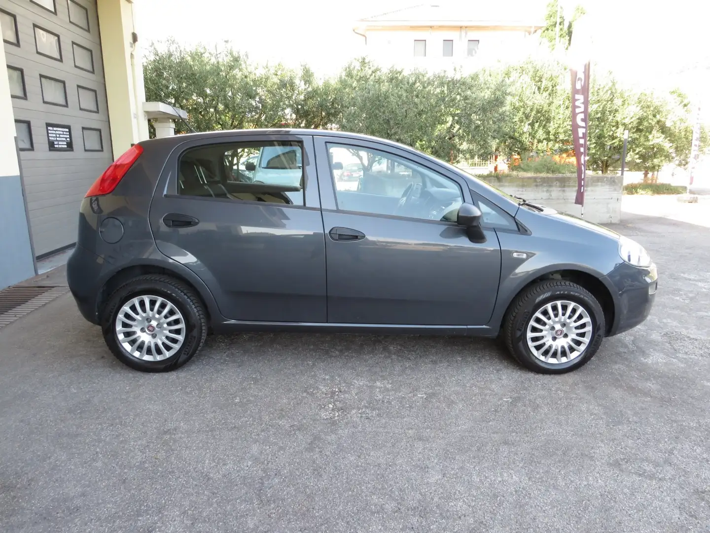 Fiat Punto 5p 1.4 natural power 70cv. CINGHIE NUOVE/GOMME 4S Grigio - 2