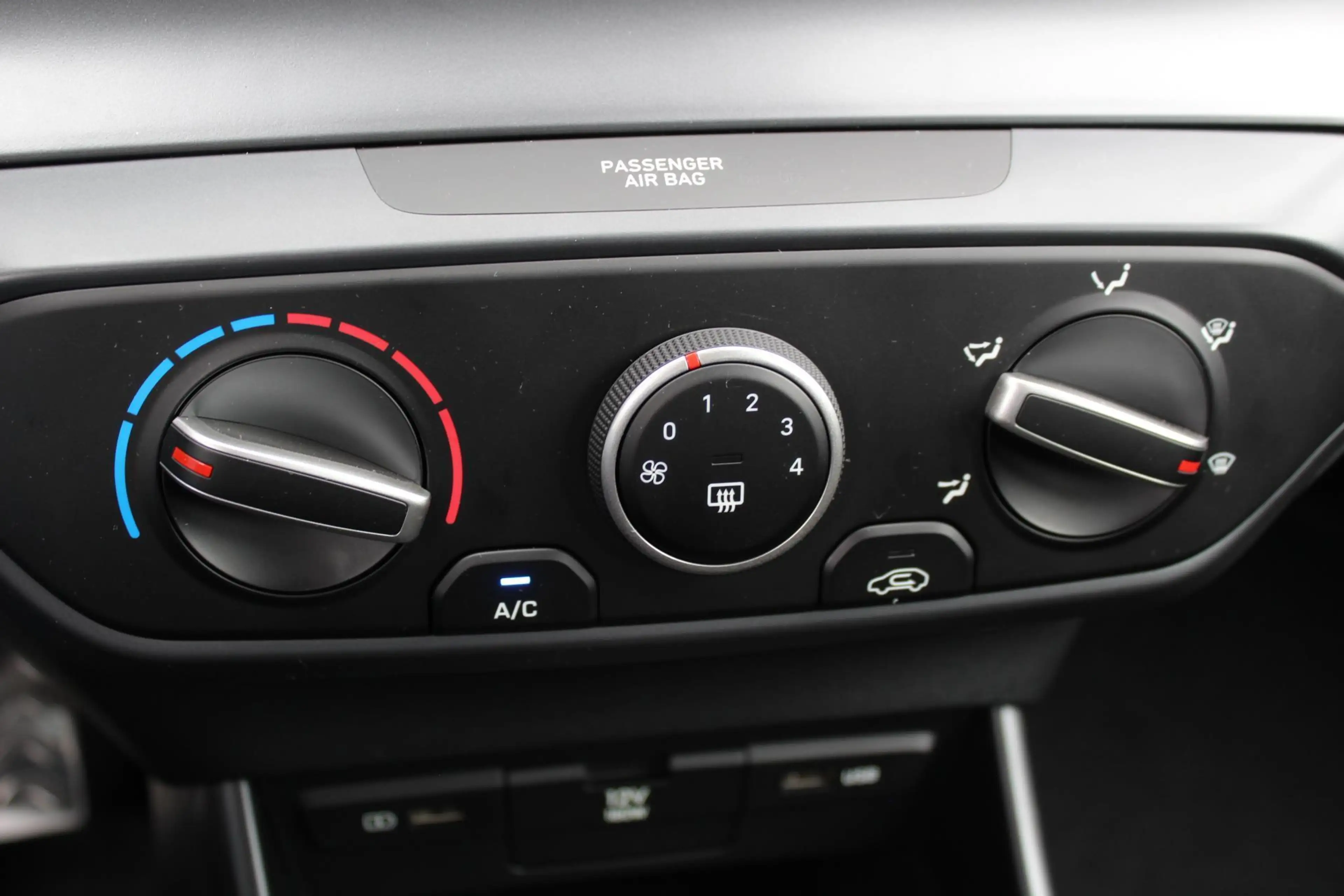 Hyundai BAYON 1.0 T-GDI Comfort / LES AUTO / Dubbele bediening a — photo 30
