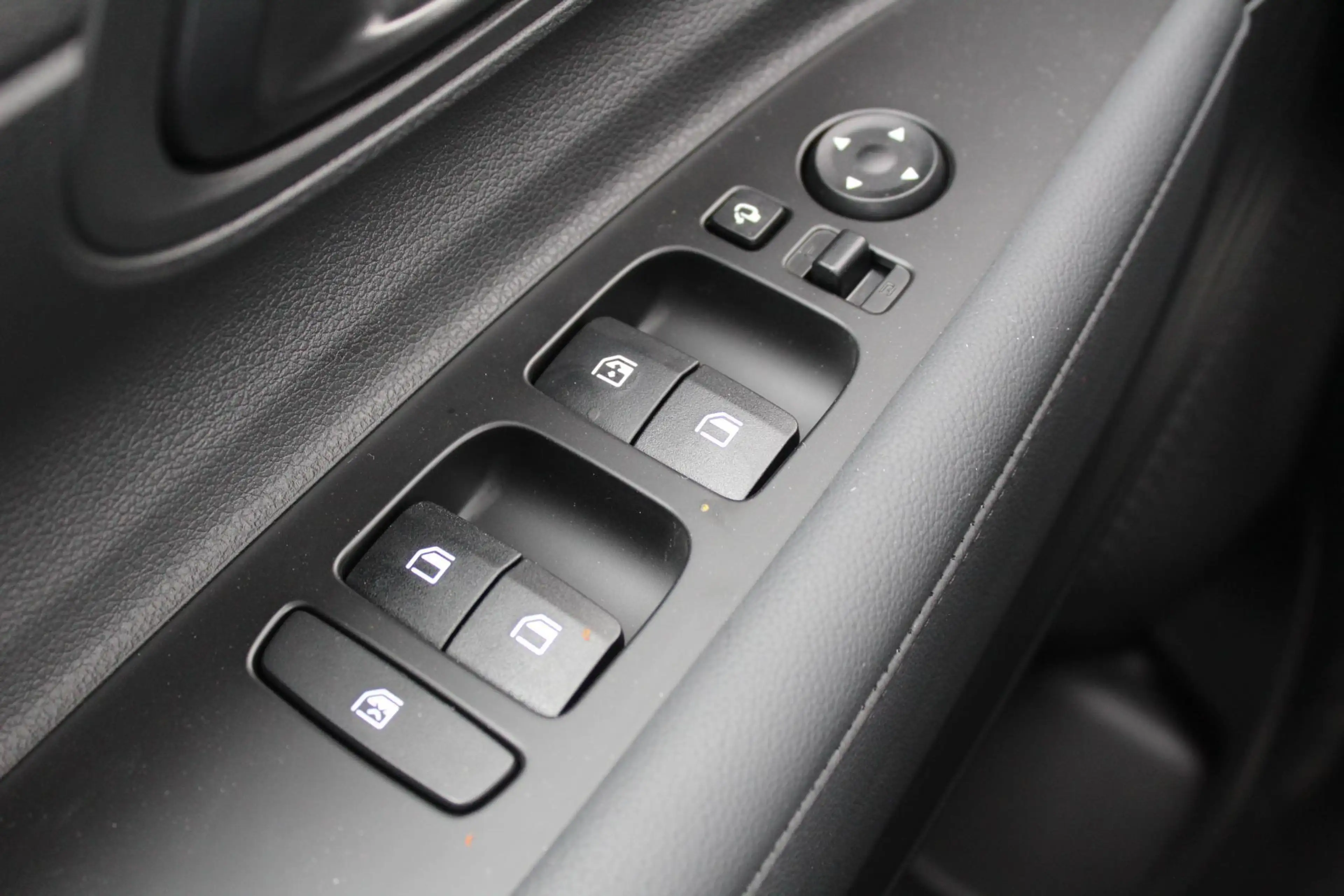 Hyundai BAYON 1.0 T-GDI Comfort / LES AUTO / Dubbele bediening a — photo 23