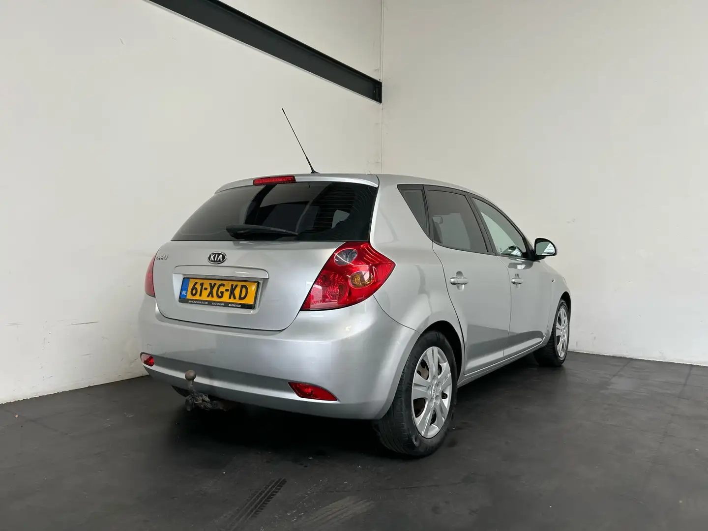 Kia Ceed / cee'd 1.6 X-ecutive. Clima. Trekhaak! Gris - 2