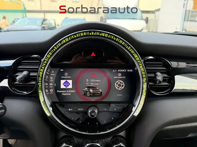 Mini Hatch view 18