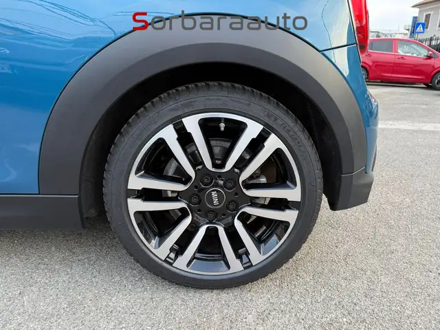 Mini Hatch view 12