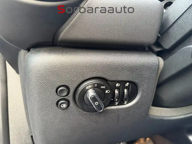 Mini Hatch view 21