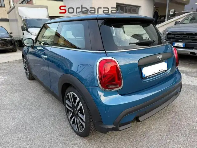 Mini Hatch view 3