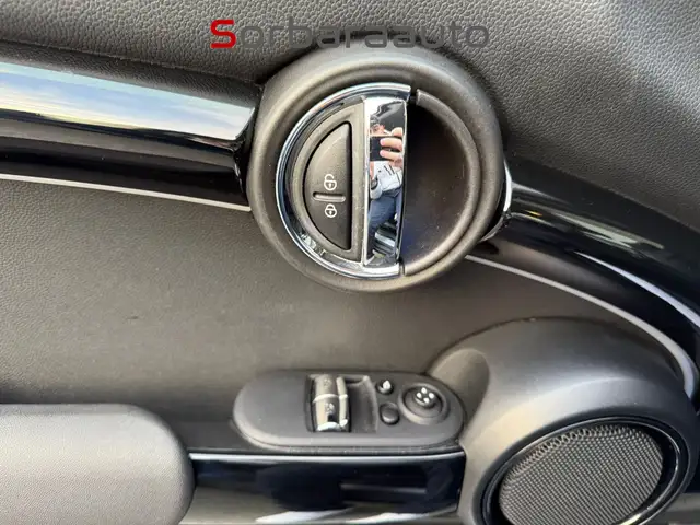 Mini Hatch view 22