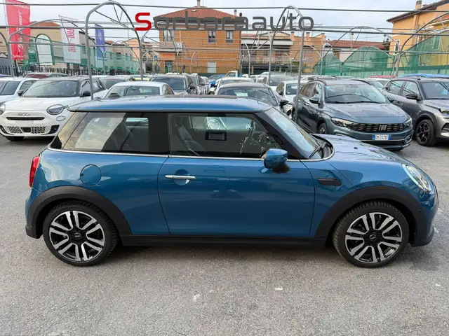 Mini Hatch view 6