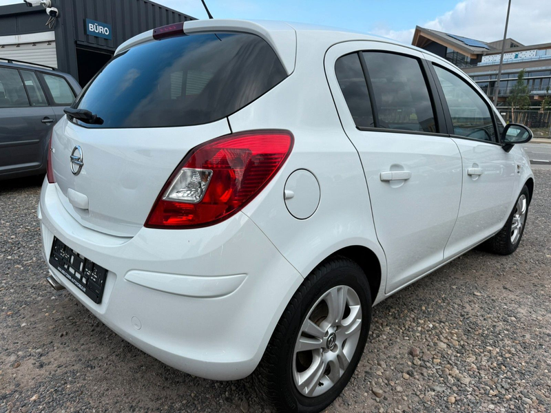 Opel Corsa D Satellite — photo 4