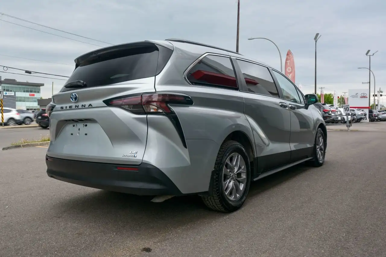Toyota Sienna снимка Toyota Sienna