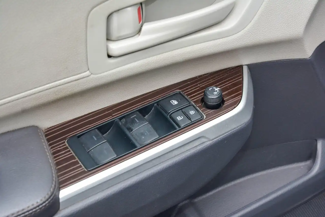 Toyota Sienna снимка Toyota Sienna