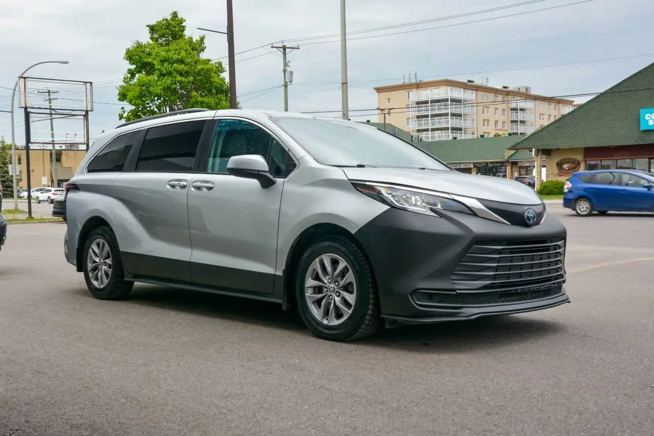 Toyota Sienna снимка Toyota Sienna