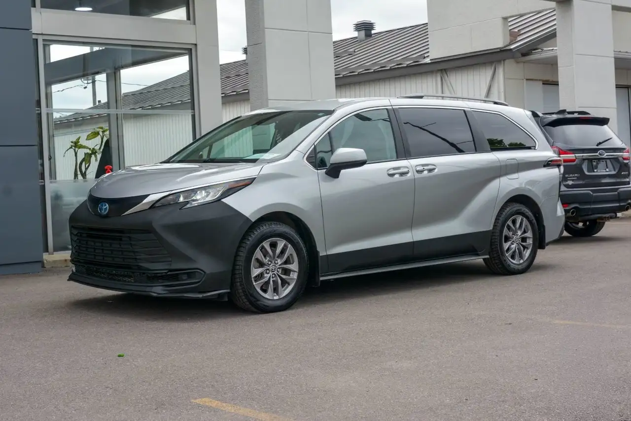 Toyota Sienna снимка Toyota Sienna