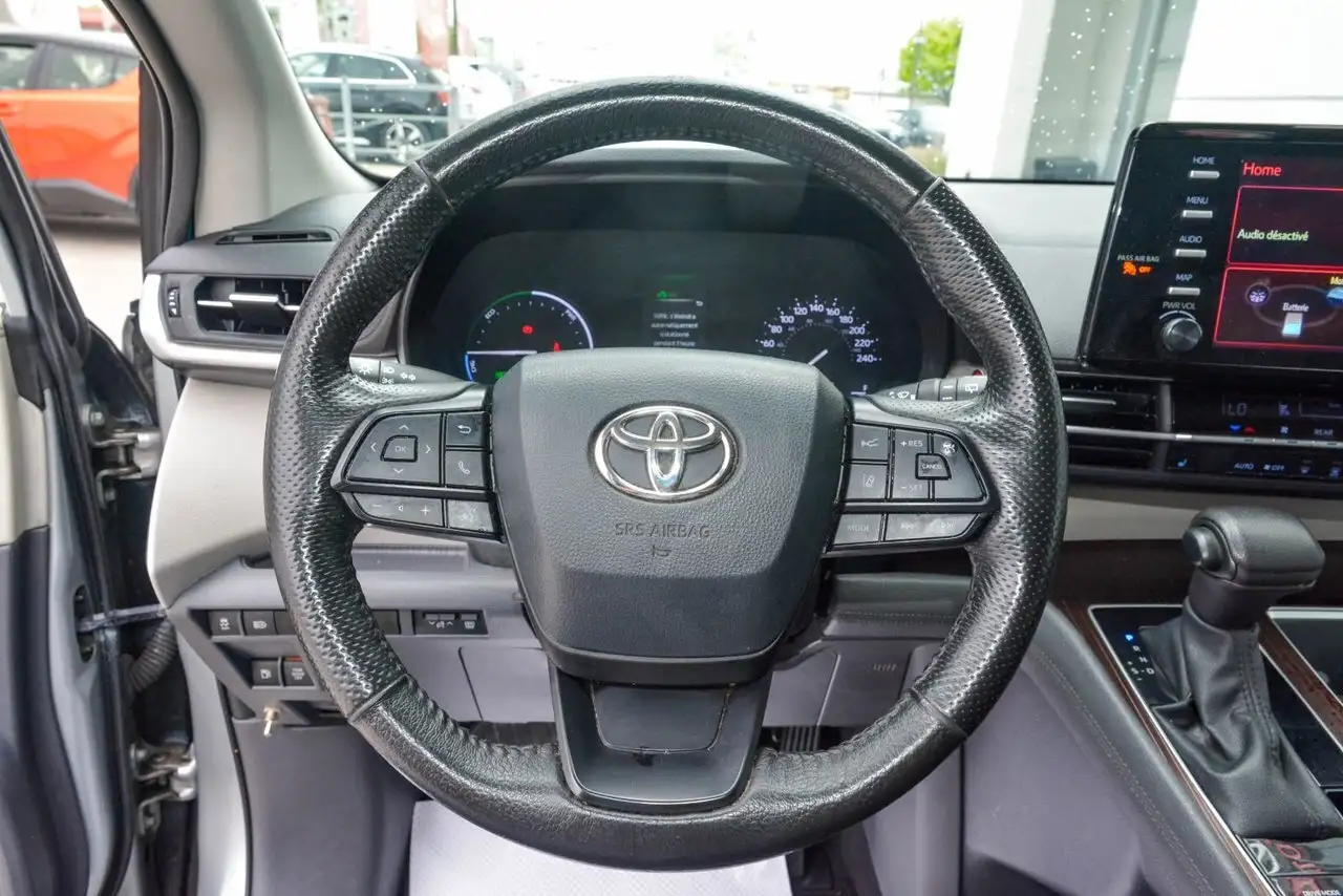 Toyota Sienna снимка Toyota Sienna