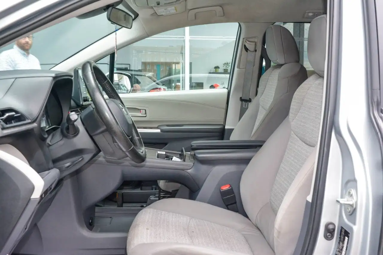 Toyota Sienna снимка Toyota Sienna