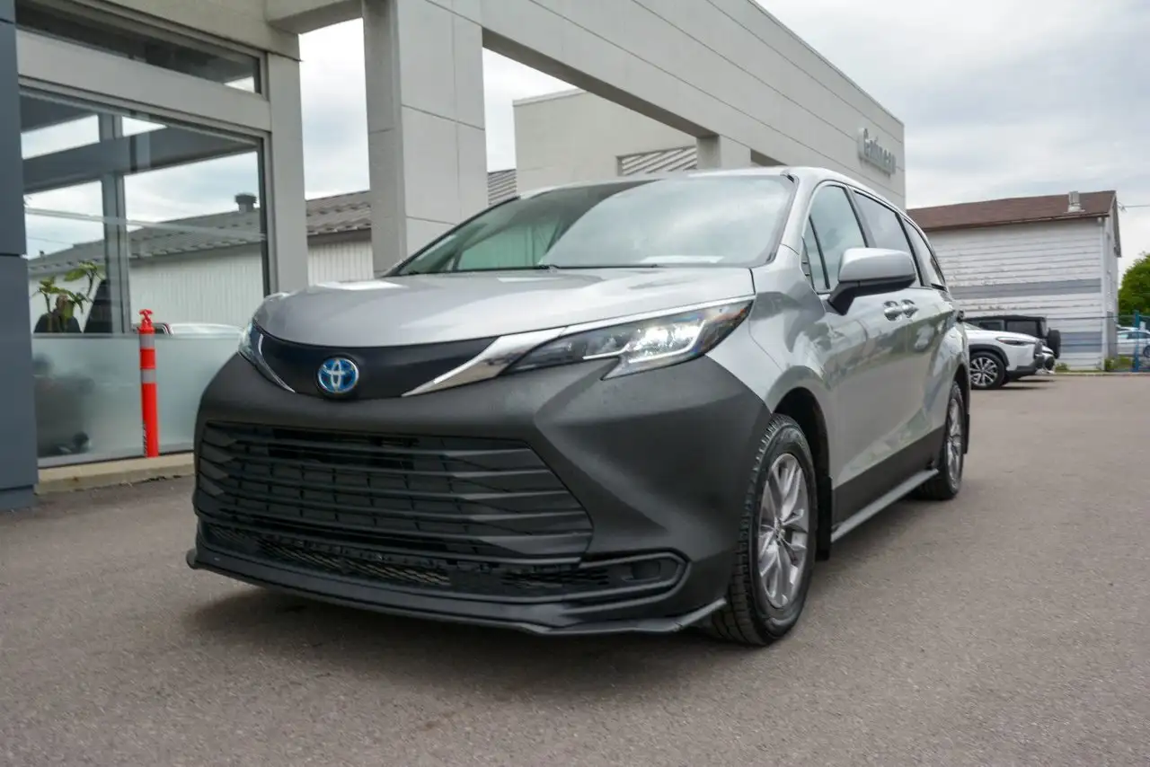 Toyota Sienna снимка Toyota Sienna