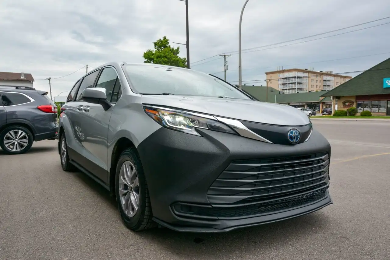 Toyota Sienna снимка Toyota Sienna