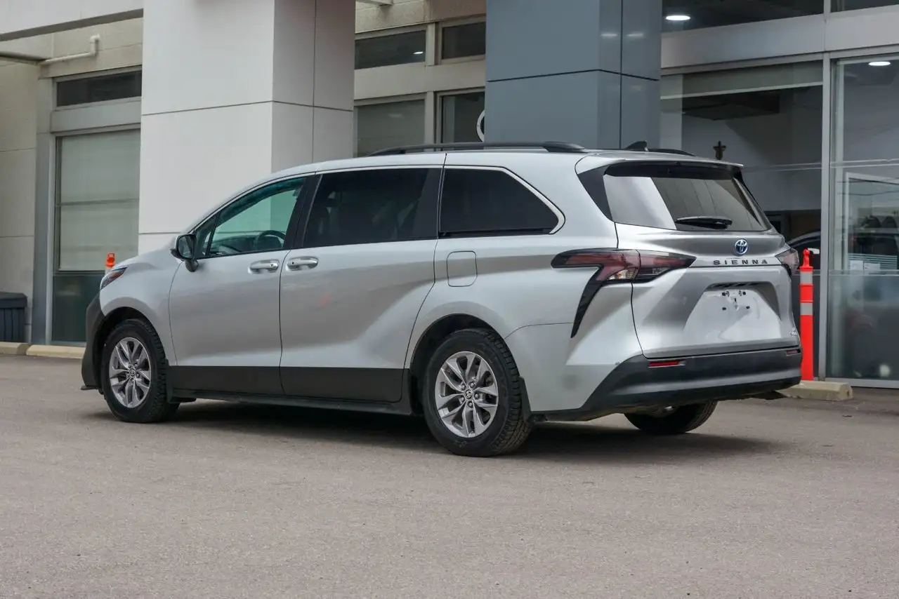 Toyota Sienna снимка Toyota Sienna