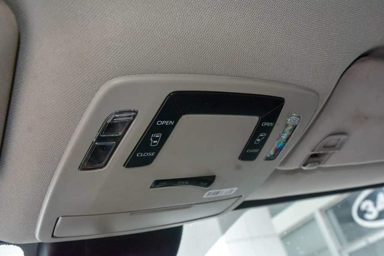 Toyota Sienna снимка Toyota Sienna