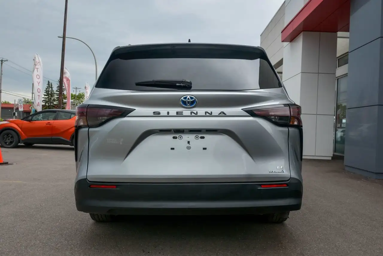 Toyota Sienna снимка Toyota Sienna