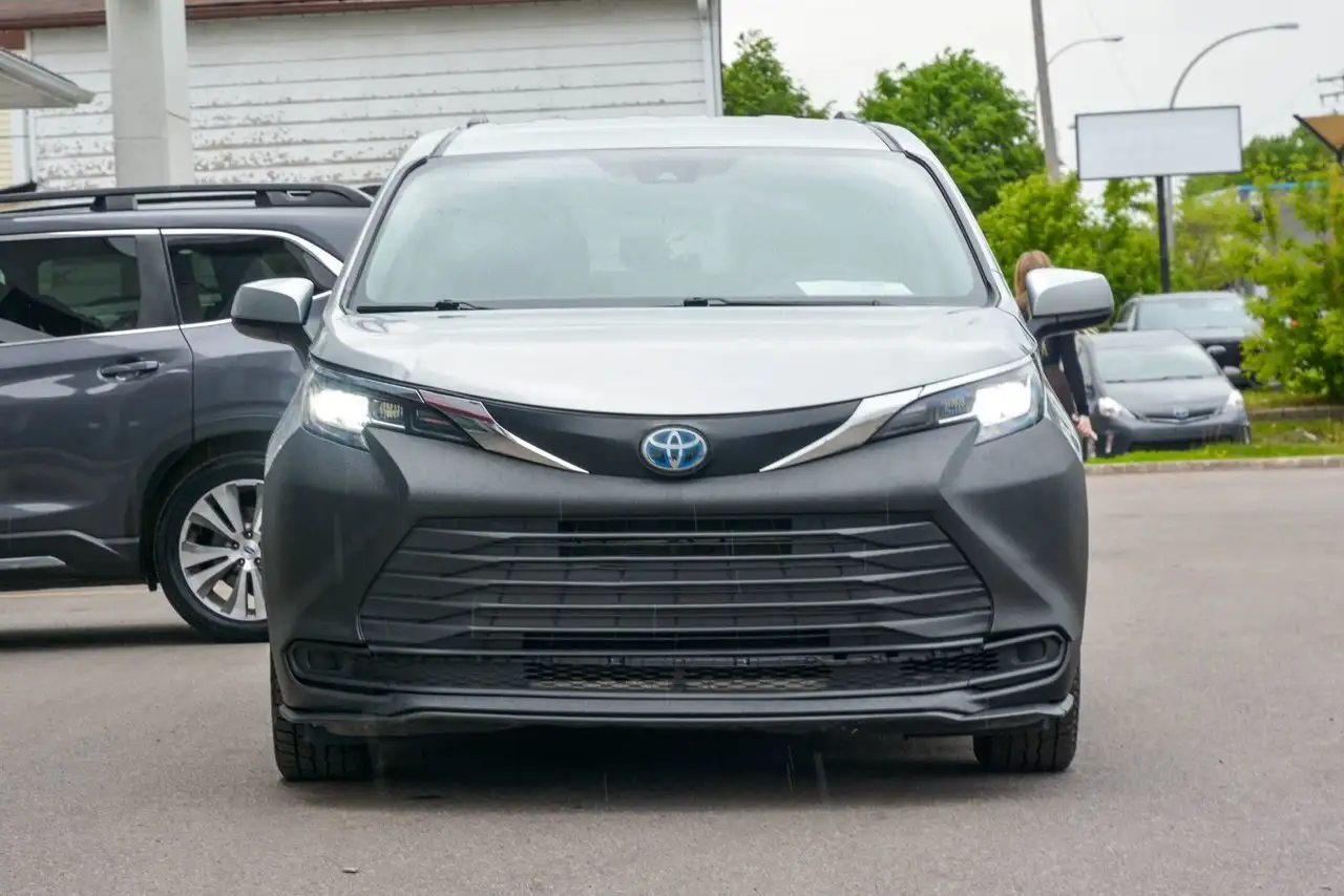 Toyota Sienna снимка Toyota Sienna